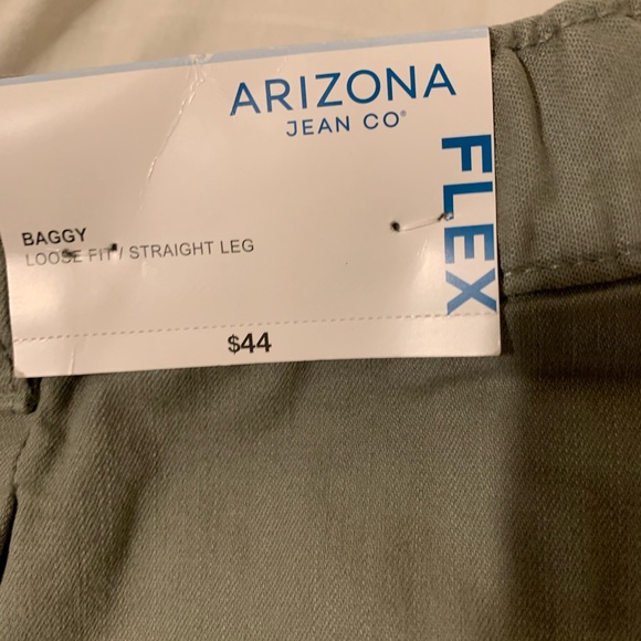 Cargo Capri like pants - Picture 4 of 4